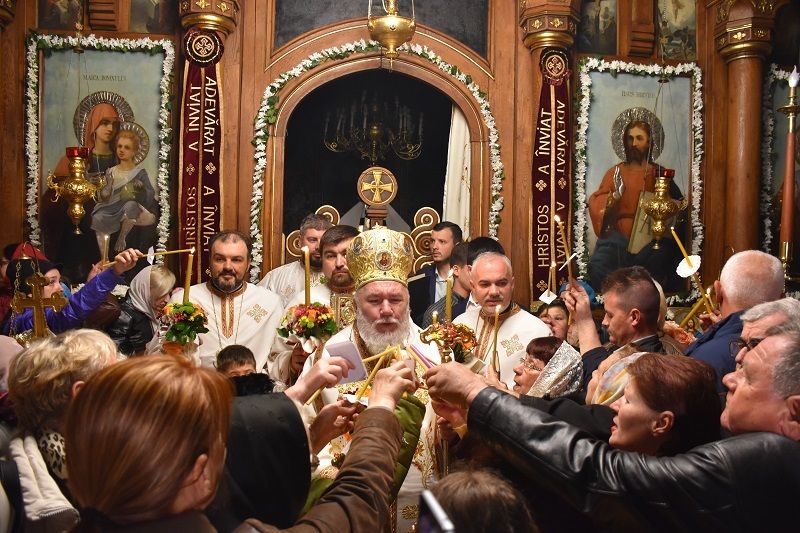 Slujba Învierii la Catedrala Episcopală din Tulcea. Hristos a înviat!