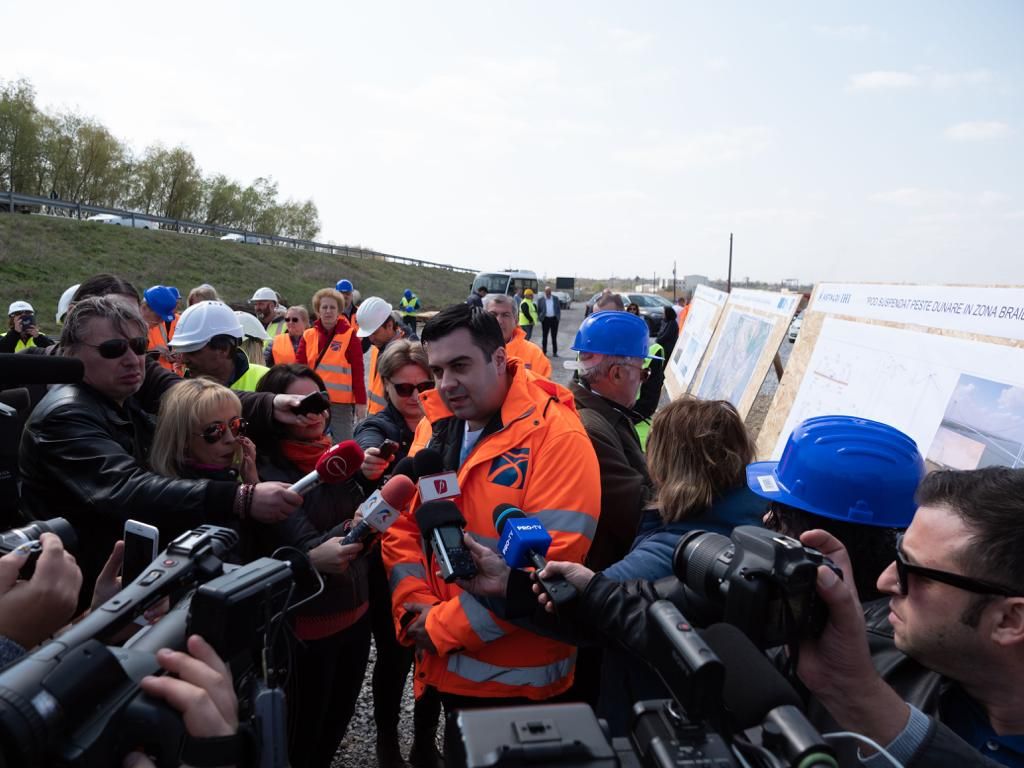 Oficial, lucrările la Podul suspendat peste Dunăre sunt în grafic