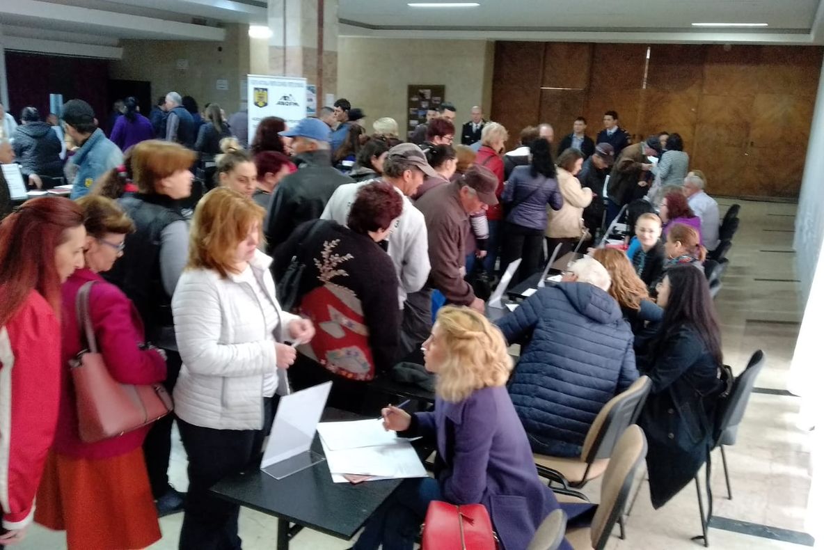 Peste trei sute de tulceni şi-au găsit de muncă prin programele AJOFM