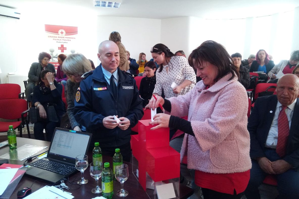 Doctorul Dumitru Vâlcu a fost reales preşedintele Crucii Roşii Tulcea