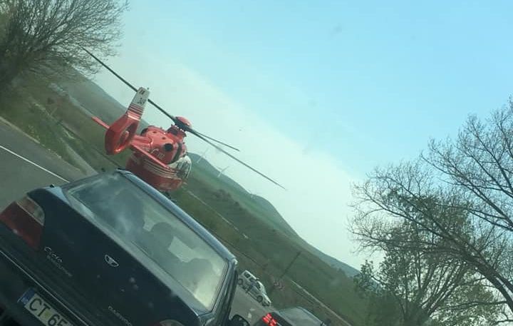 Trafic blocat pe DN22. A aterizat elicopterul SMURD. O persoană a fost grav rănită!