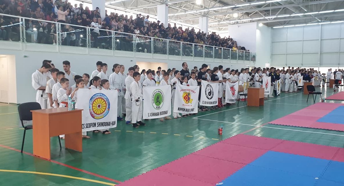 Trei medalii de aur pentru luptătorii lui Pănuţă, la Botoşani