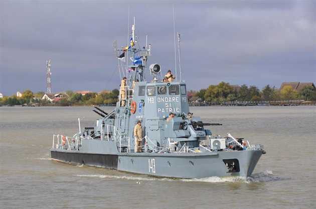 Instrucție cu nave militare pe brațul Sfântul Gheorghe