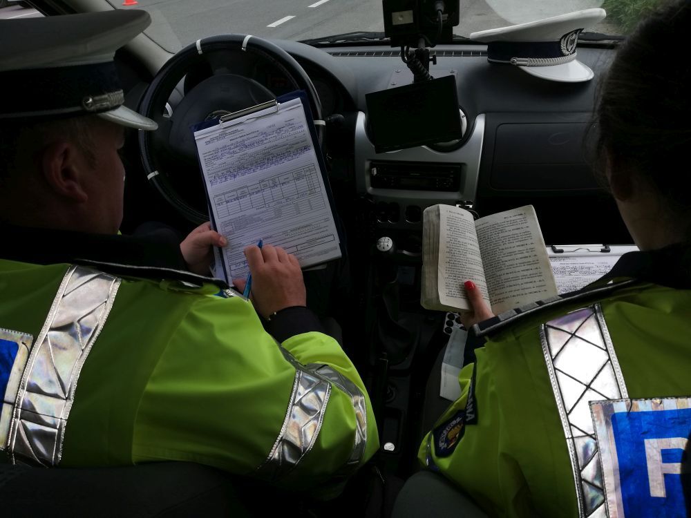 Poliția rutieră a "rupt" ruta Tulcea - Agighiol. 46 de vitezomani au fost amendați și opt au predat permisele, în doar două ore!!!