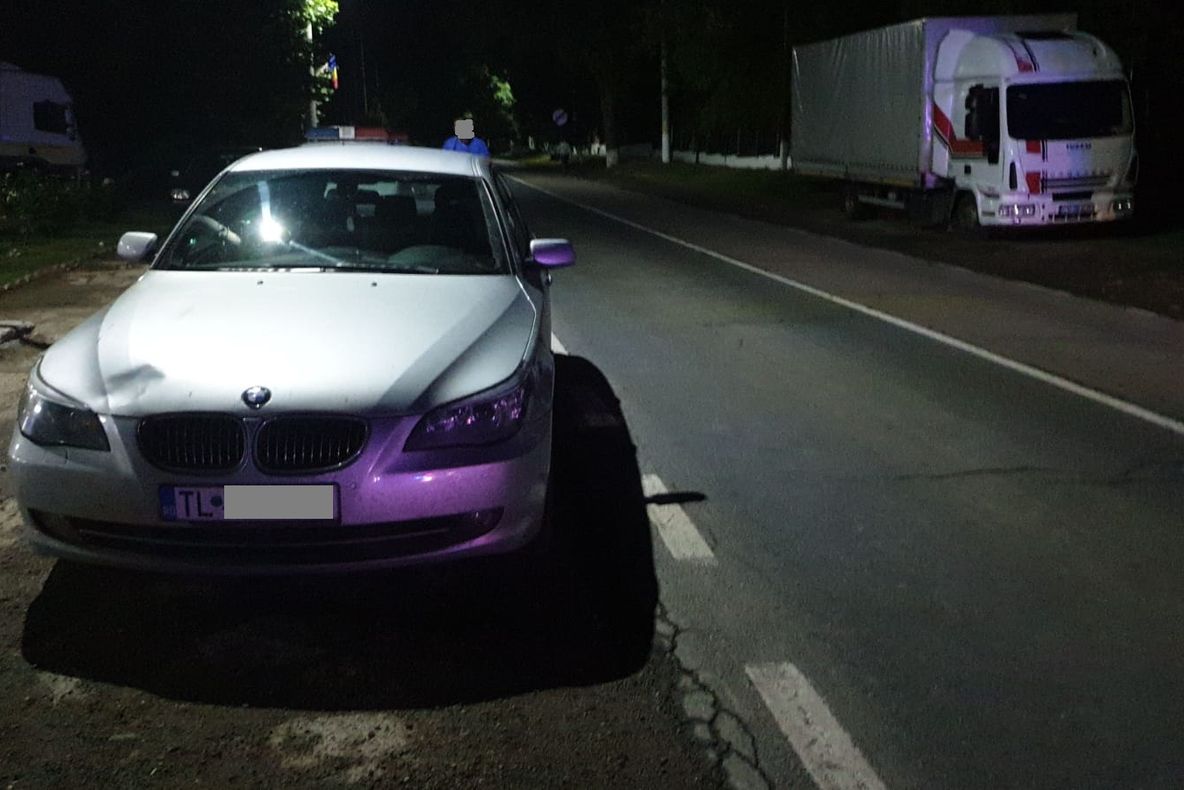 Un tânăr a fost accidentat la Topolog. Practic, a sărit în fața mașinii, în încercarea de a traversa