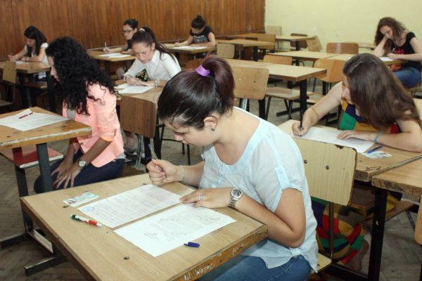 Nouă elevi au susţinut Evaluarea Naţională în condiţii speciale! Alţi 72 de elevi au lipsit