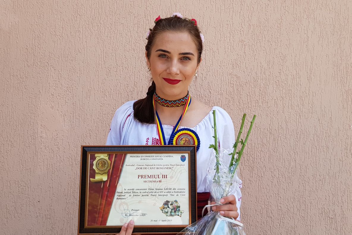 Premiul trei pentru Elena Lazăr la festivalul "Dor de cântec românesc"