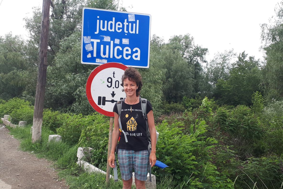 Raluca Ciulei şi proiectul ”1200+ km, la pas, pentru educație” au ajuns şi la Tulcea