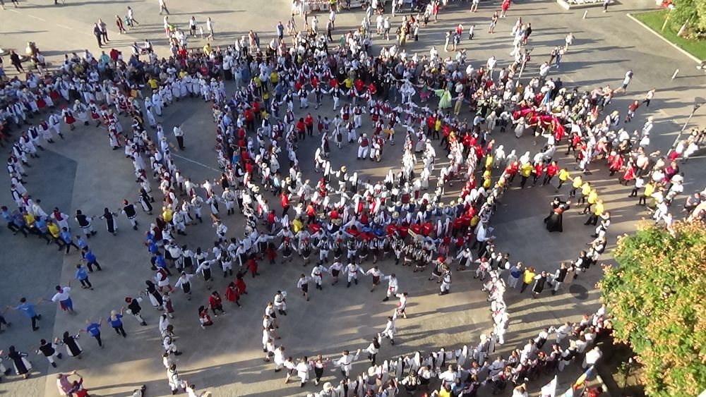 Trafic rutier restricţionat la deschiderea festivalului "Peştişorul de aur"