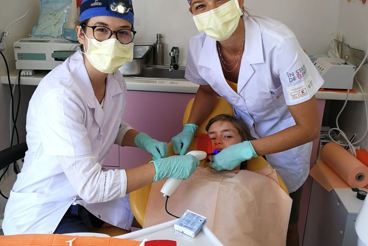 Profilaxie dentară şi tratament prin cabinetul somatologic mobil pentru copiii din Murighiol