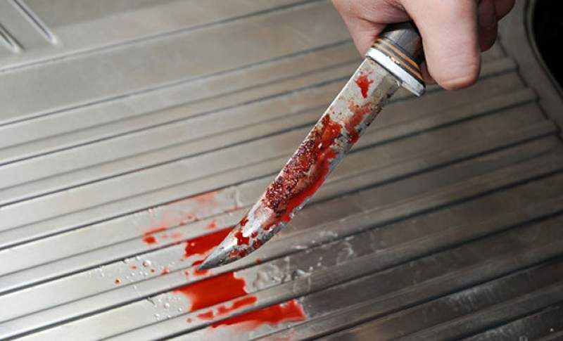 Tentativă de omor la Izvoarele: Bătrân de 78 de ani înjunghiat. Agresorul de 74 de ani a fost arestat