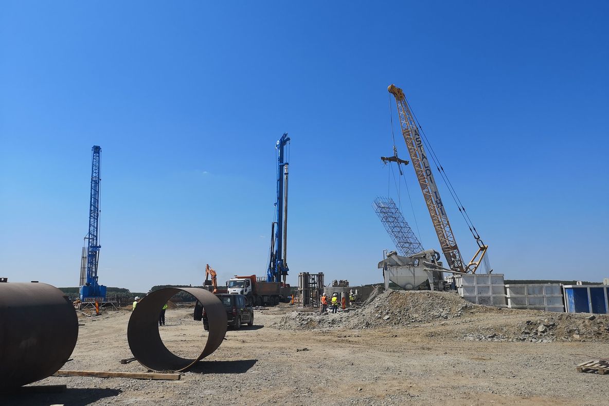 Au început lucrările la turnul de pe malul tulcean al Podului Suspendat peste Dunăre