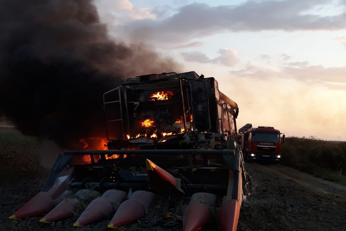 Combină agricolă în flăcări la I.C. Brătianu