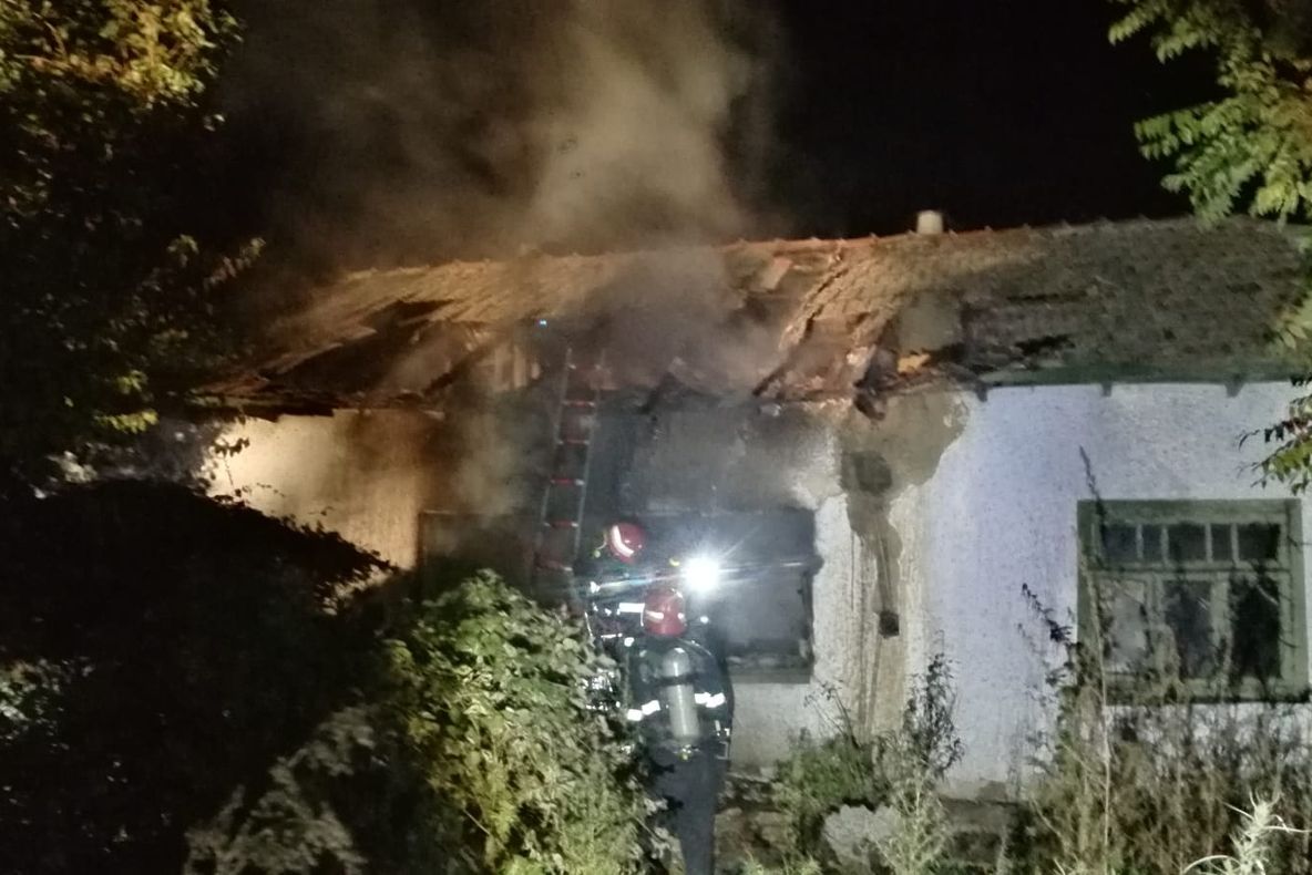 Bărbat de 65 de ani ars de viu într-o casă din Horia!