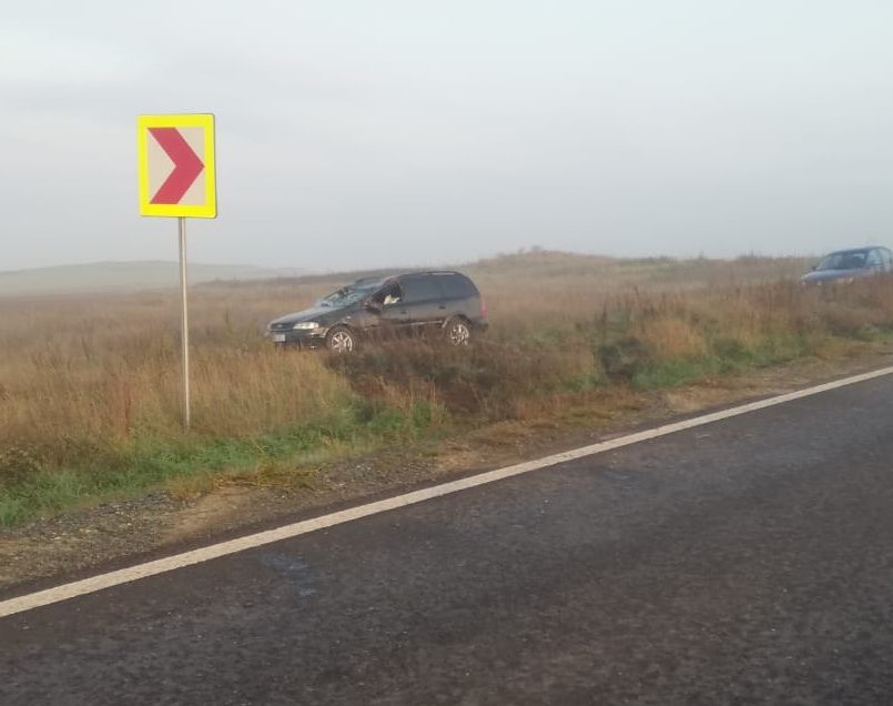 O femeie a fost rănită într-un accident petrecut dimineaţă lângă Baia