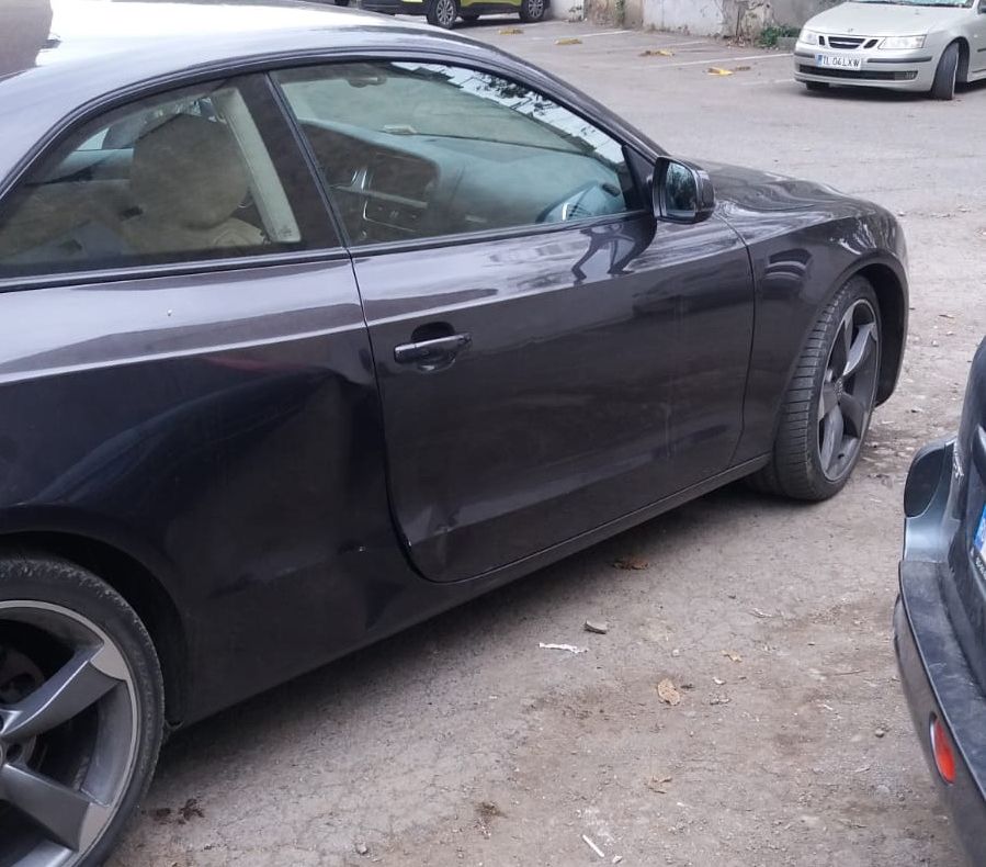 Femeie rănită în Vest de un şofer neatent care dădea cu spatele