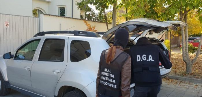 Medic tulcean ridicat cu mascaţii pentru luare de mită