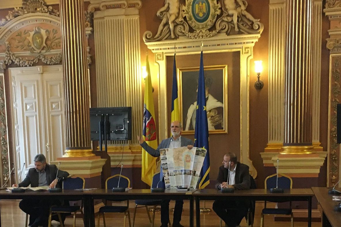 Accident stupid la Tulcea: biciclist lovit de o autoutilitară ... fără şofer!