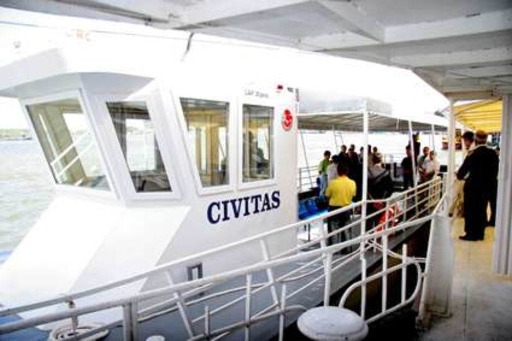 Societatea de Transport Public vrea subvenţie şi pentru navele închiriate