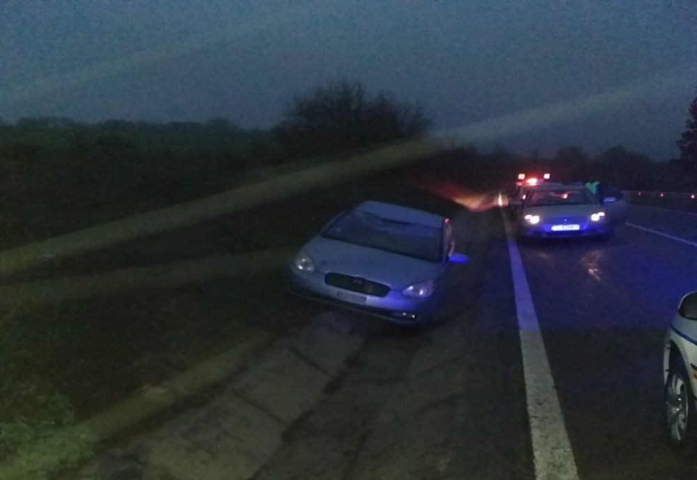 A ieşit în decor cu maşina şi s-a rănit grav!