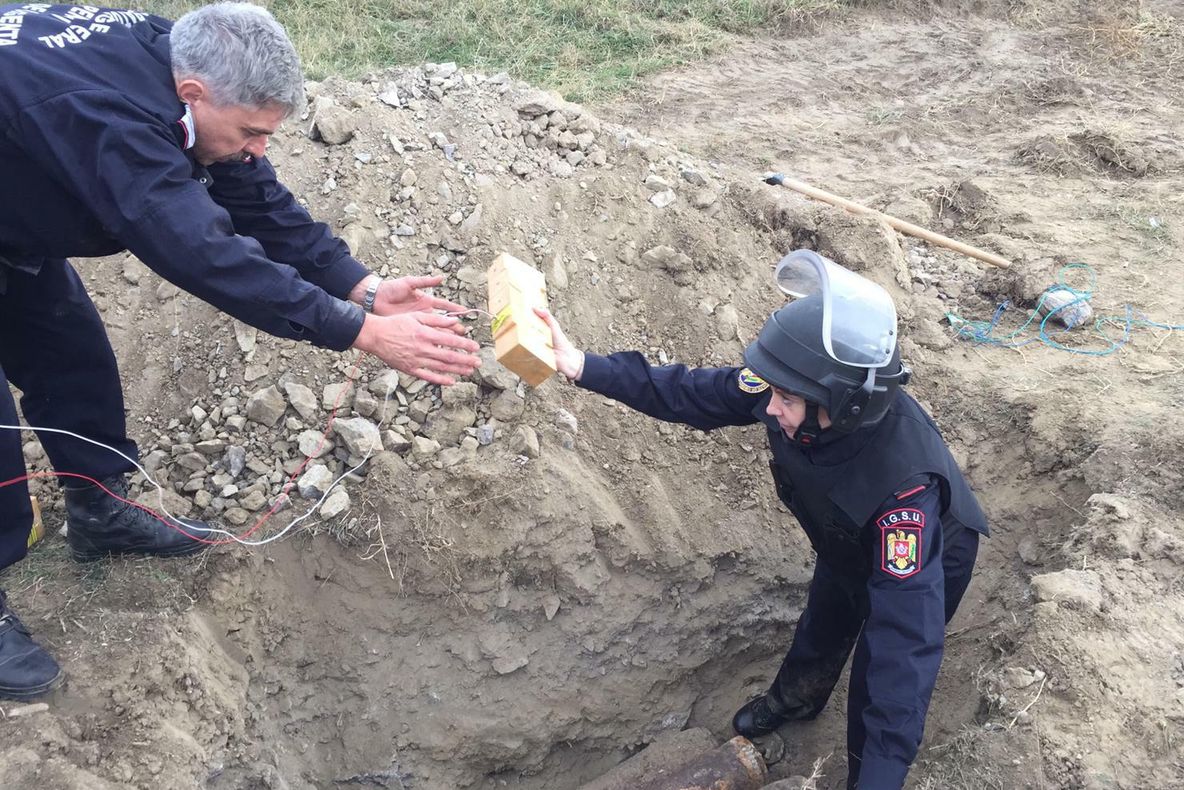 Muniție neexplodată distrusă de pirotehniștii de la ISU Delta