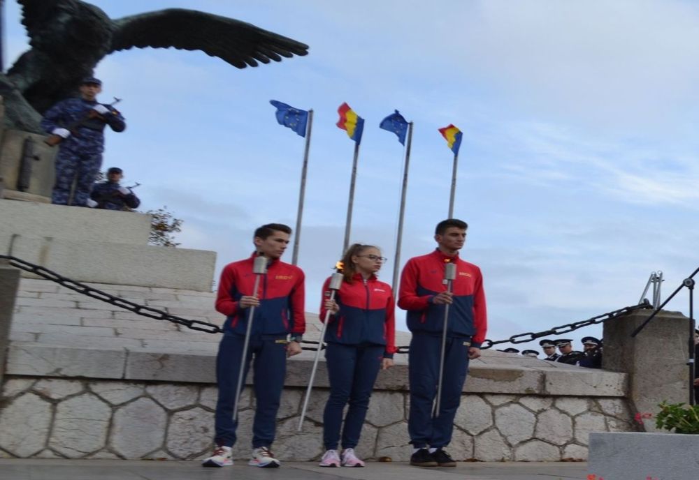 Făclia Spiritului Dobrogean a fost aprinsă la Monumentul Independenţei, de Ziua Dobrogei