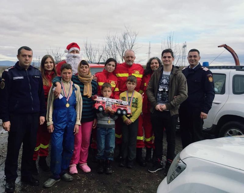 Proiectiv exploziv calibrul 75 găsit de muncitorii de la reţeaua de canalizare