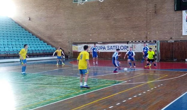 Doi lideri în Cupa Municipiului la fotbal în sală