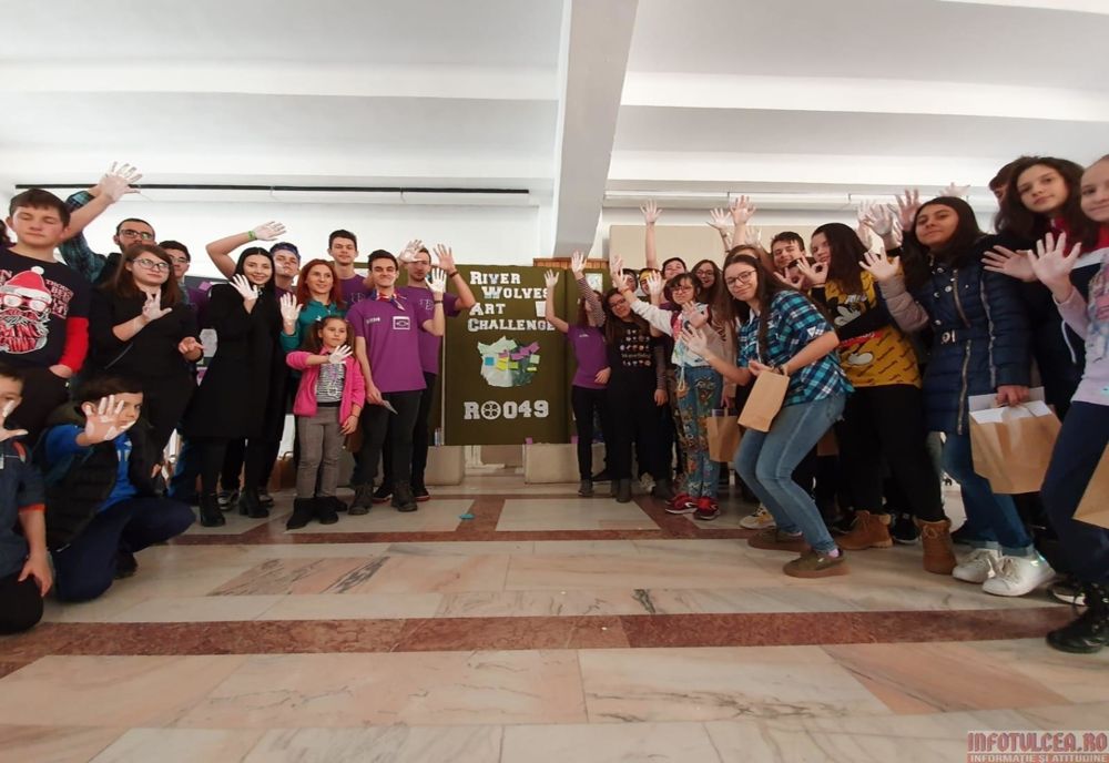 Expoziție de artă cu tema roboți și … lupi