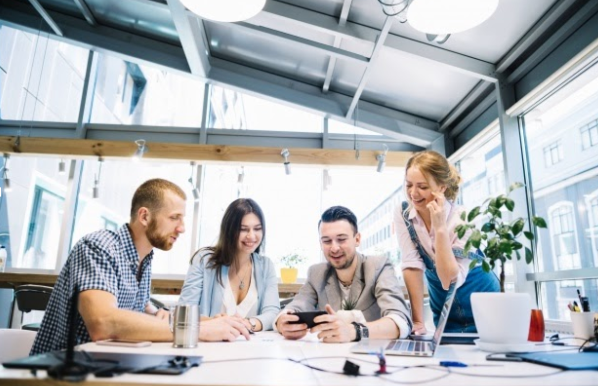 4 moduri de a-ți surprinde în mod plăcut angajații la birou (P)