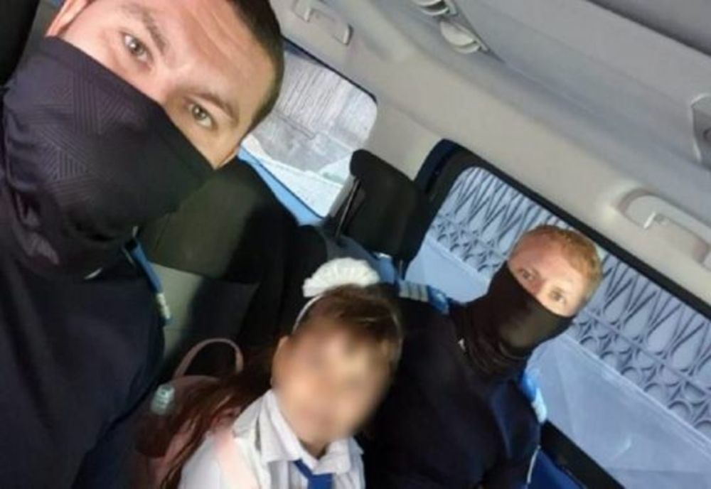 O fetiță de 5 ani, dată dispărută ,găsită de jandarmii. A  plecat singură de la grădiniţă 