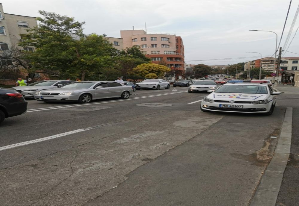 Copil de 13 ani spulberat de o mașină în timp ce traversa neregulamentar