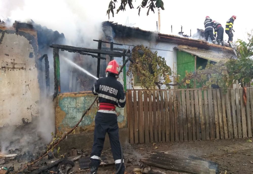 Incendiu violent în Babadag. De la ce au pornit flăcările