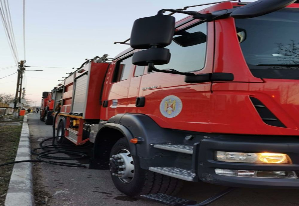 Casă salvată de pompieri la Murighiol