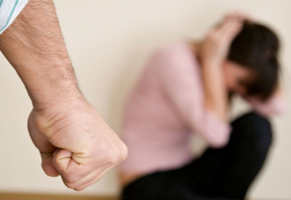 “Cine-i șeful”? Un bărbat și-a amenințat cu moartea  fosta soție