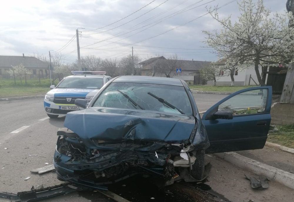 Beat criță a intrat cu mașina in gardul unei case