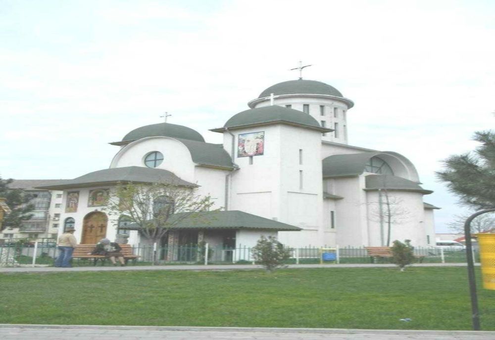 Preot înregistrat în timp ce-i făcea avansuri unei fetițe de 14 ani, la spovedanie