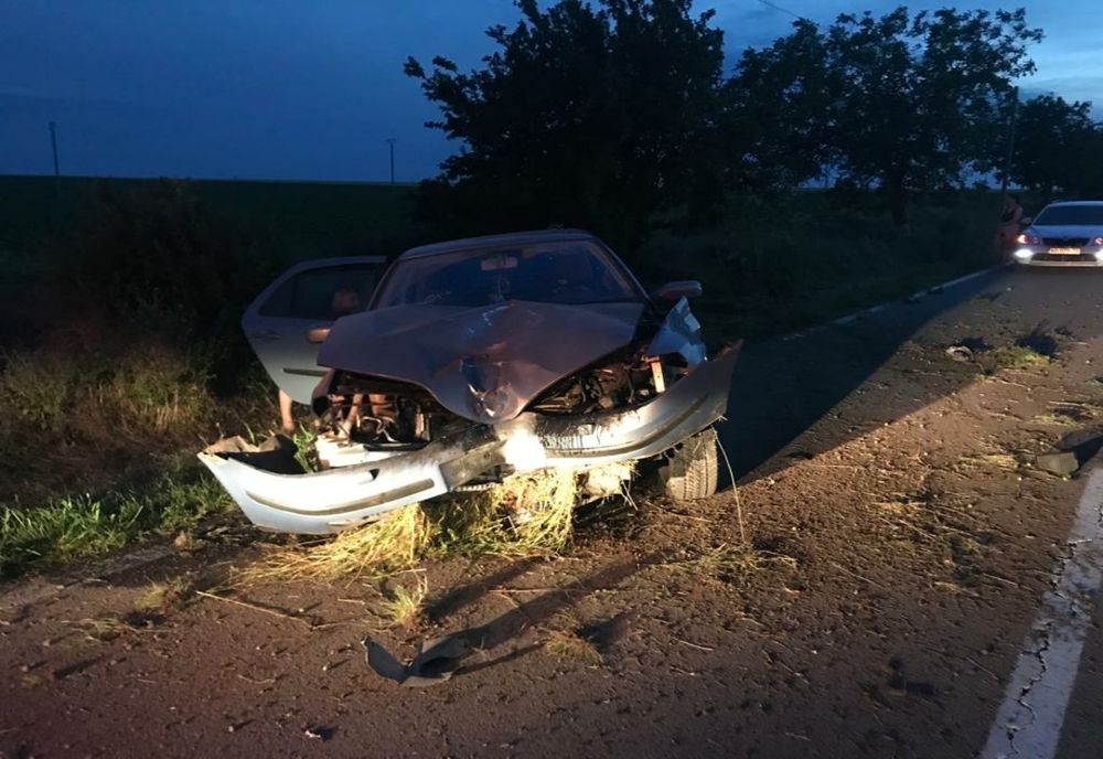 Tulcea  Accident mortal după ce o șoferiță de 19 ani a intrat cu mașina într-un copac