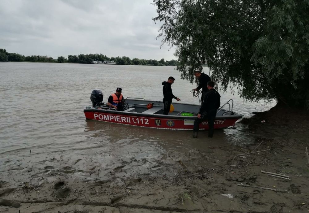 FOTO Băiat căutat cu scafandrii în Dunăre