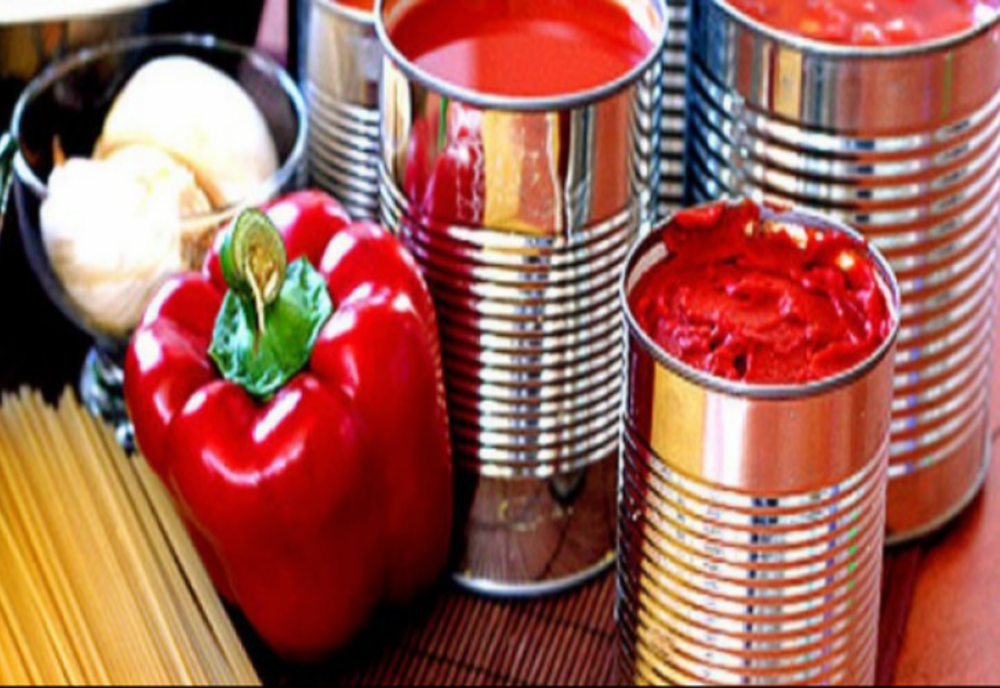 CULISELE STATULUI PARALEL. Fostele fabrici de conserve au ajuns mormane de fier vechi