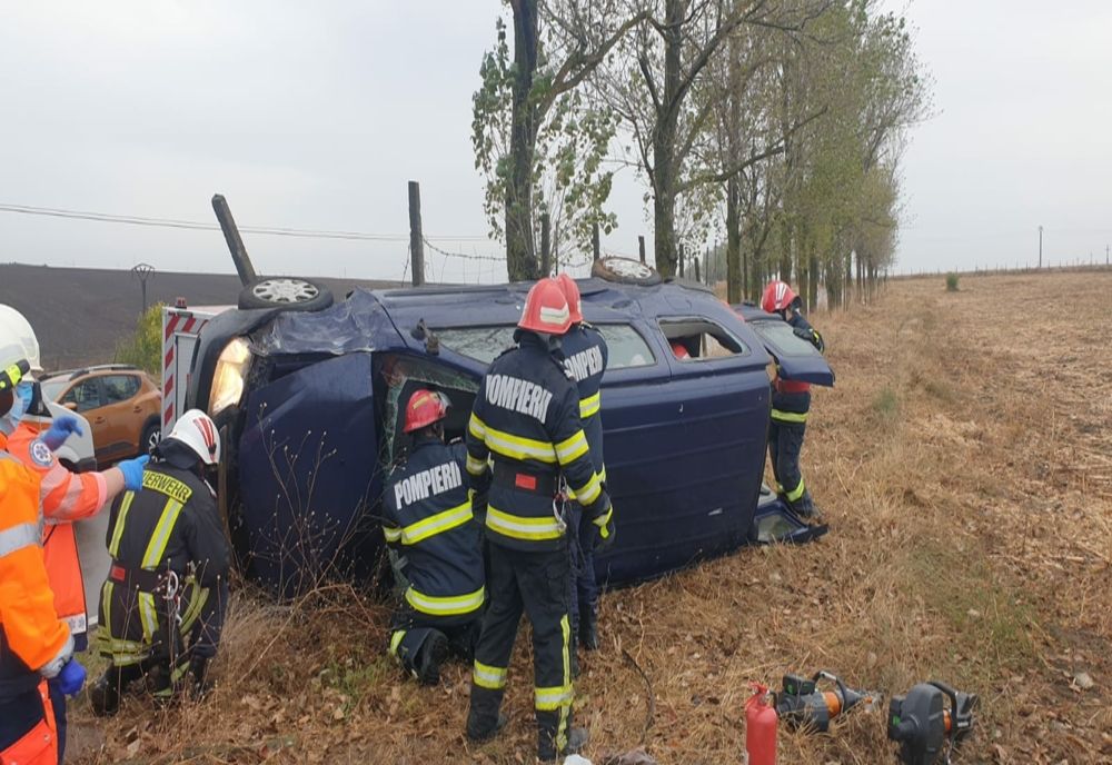 Victimă inconștientă și încarcerată în urma unui accident în județul Tulcea