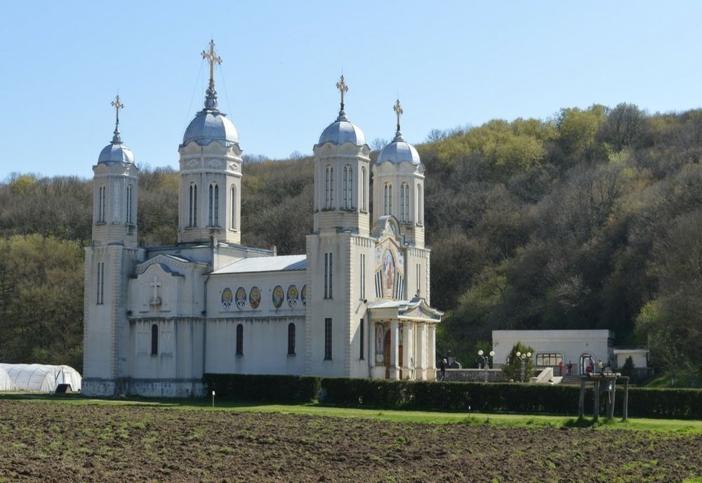 Mănăstirea „Peștera Sfântului Apostol Andrei”