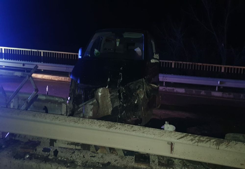 Trei copii răniți într-un grav accident pe DN22