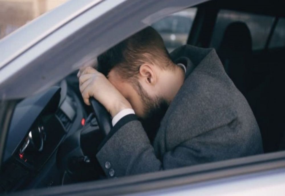 Nițel băut și fără permis, prins pe Strada Eternității