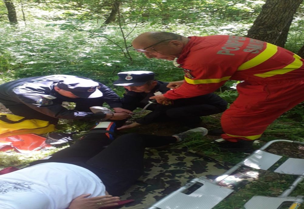 FOTO Constănțeancă accidentată în Munții Măcinului, salvată la limită de pompieri