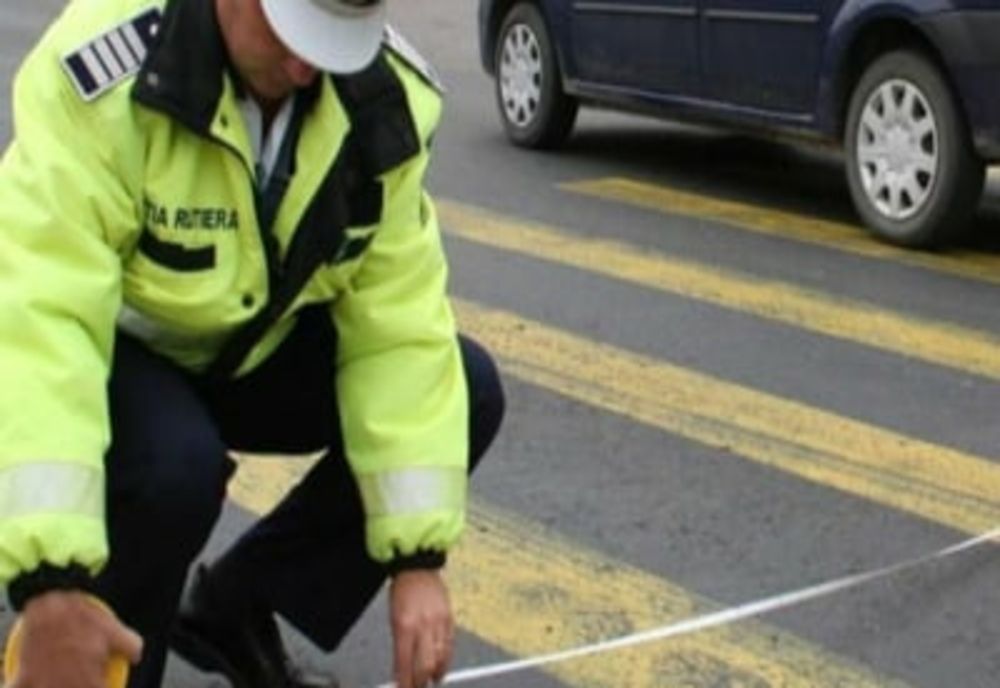 Copii spulberați de o mașină. Traversau prin loc nepermis