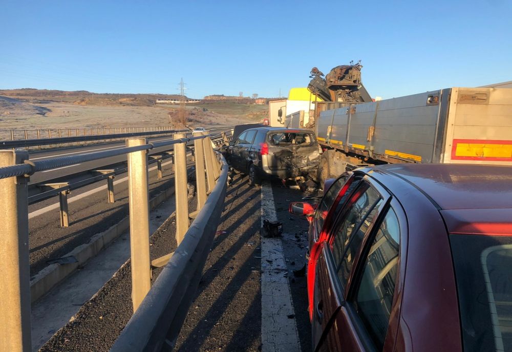 Accident în lanţ pe Autostrada A3 Turda - Borş: 13 autovehicule implicate (FOTO)