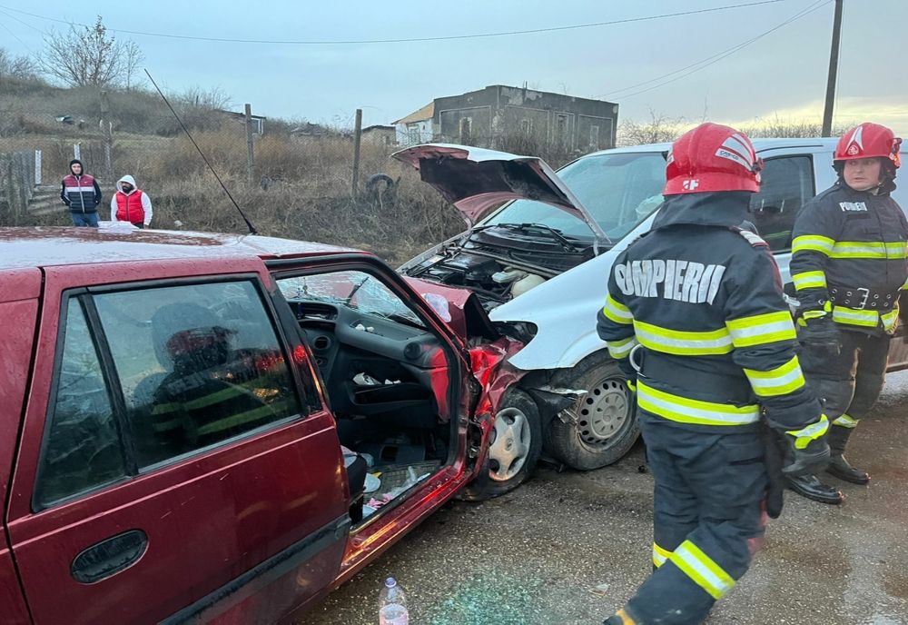 FOTO VIDEO Accident teribil în Tulcea. Două victime încarcerate