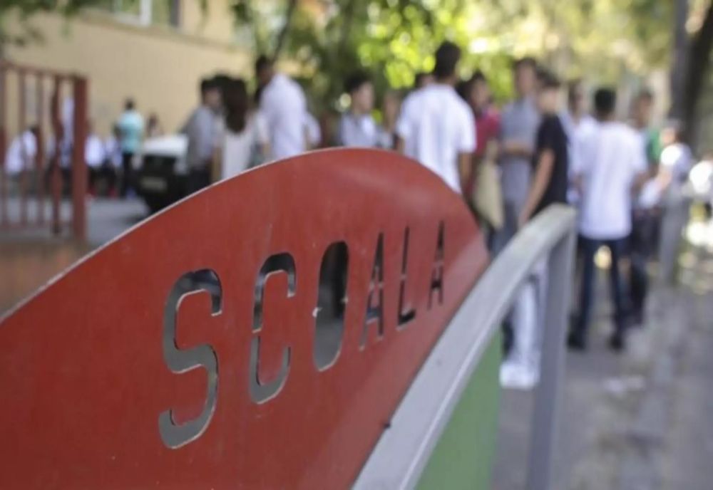 Elevii protestează luni în fața Ministerului Educației față de încălcarea dreptului la transport gratuit la școală