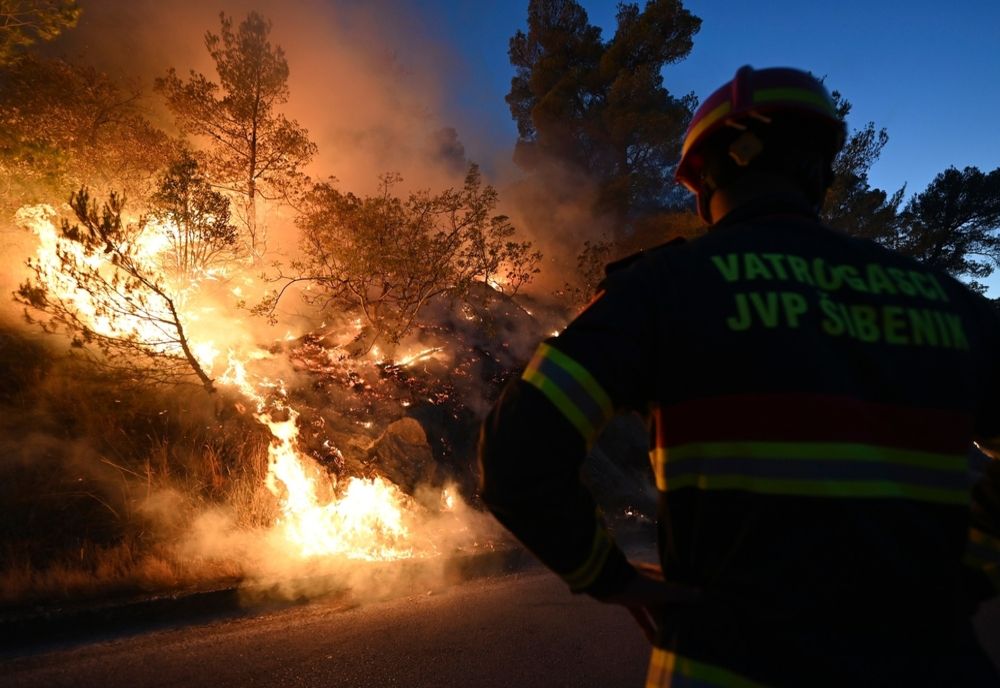 Pompierii au intervenit la peste 500 de incendii, în 72 de ore, la nivel național